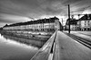 BESANCON: Le pont Battant, le quai Vauban à gauche.