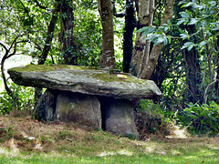 Poullan-sur-Mer - Dolmen