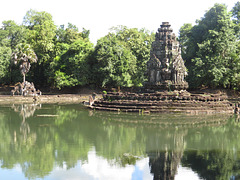 Neak Pean : bassin central vu du nord-ouest.