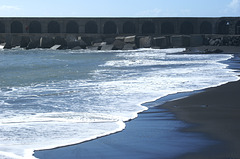 La Palma, Puerto de Tazacorte. Schutzmauer. ©UdoSm