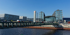 Blick über die Spree zum Hauptbahnhof (© Buelipix)