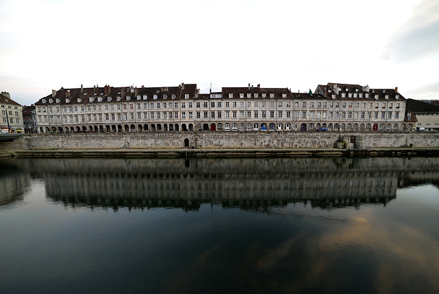 BESANCON: Le quai Vauban, le pont Battant.05