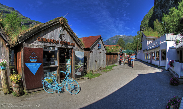 Geiranger shopping street.