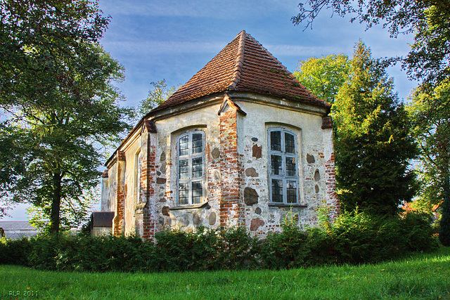 Dütschow, Dorfkirche