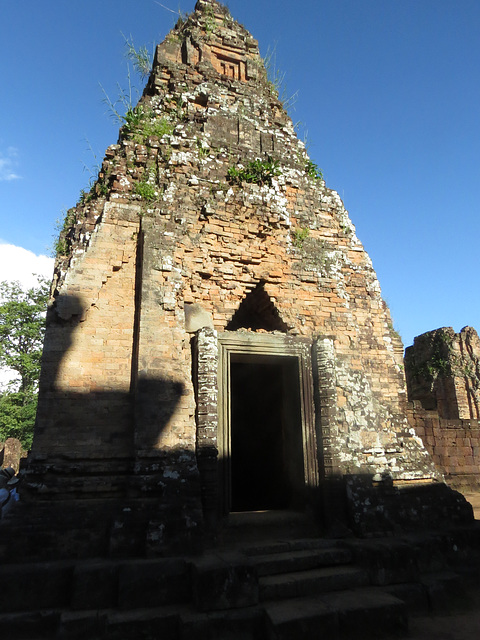 Pre Rup : tour est, côté sud de la 1e terrasse.