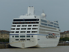 Oceania Insignia at Bordeaux (3) - 28 September 2014