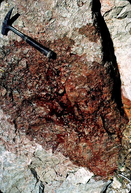 04-hematite_breccia