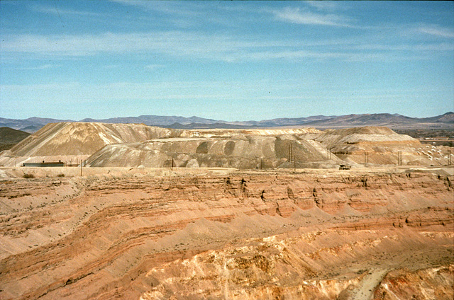 waste_dumps_Yerington-3-95_adj