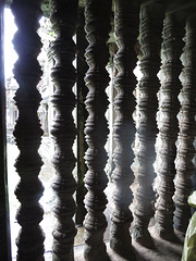 Angkor Vat : fenêtre à balustre de la 4e enceinte.