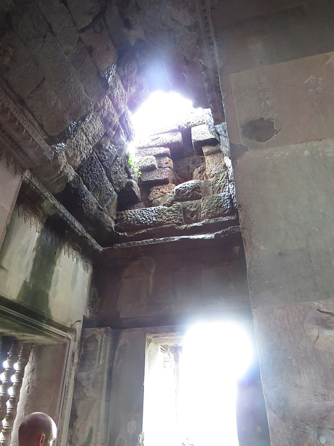 Angkor Vat : toiture de la galerie de la 4e enceinte.