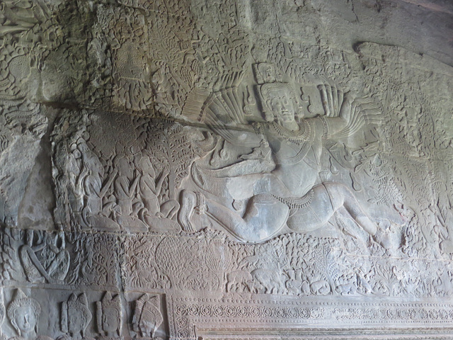 Angkor Vat, le démon Ravana aux mille bras.