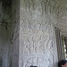 Angkor Vat. Des singes assistent au combat de leurs rois Valin et Sugriva