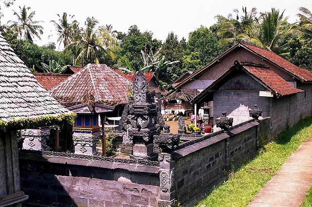 Bali,  Penglipuran, Blick über den 'Zaun'.  ©UdoSm