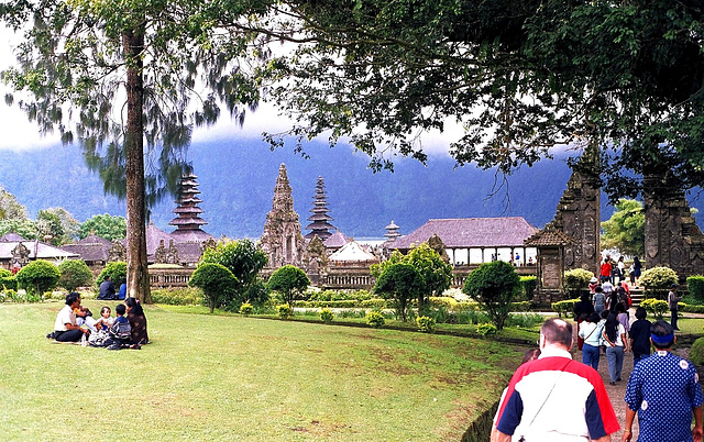 Bali.  Am Lake Bratan.  ©UdoSm