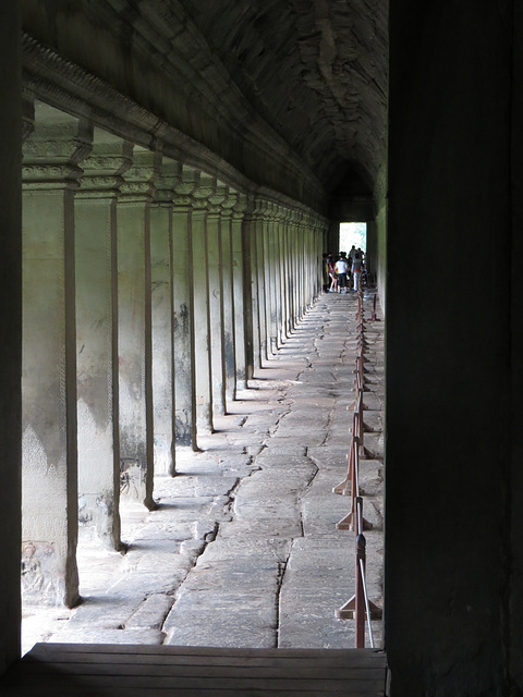 Angkor Vat : profondeur de l'aile sud.