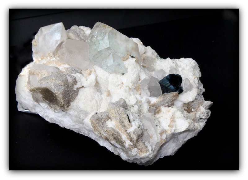Quartz - Aigues-marine-Tourmaline bleue -Muscovite- Pakistan