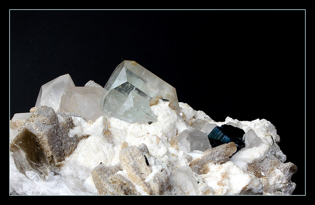 Quartz - Aigues-marine-Tourmaline bleue -Muscovite-Pakistan