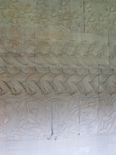 Angkor Vat : galerie du "barattage de l'Océan de lait".