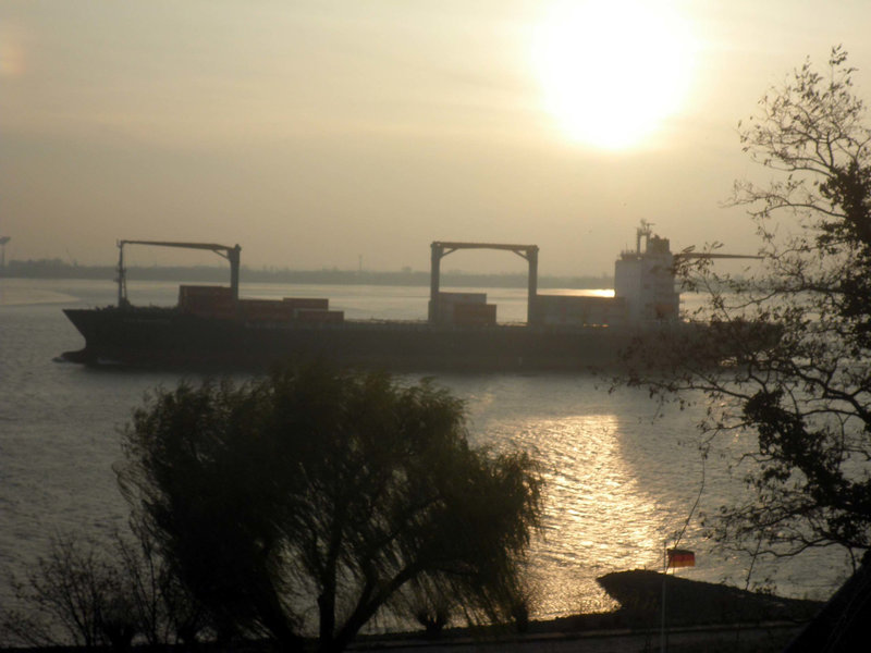 CAP BONAVISTA passiert Blankenese