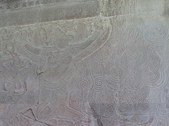 Angkor Vat, "la victoire de Krishna sur l'Asura Bana". Garuda éteint un incendie.