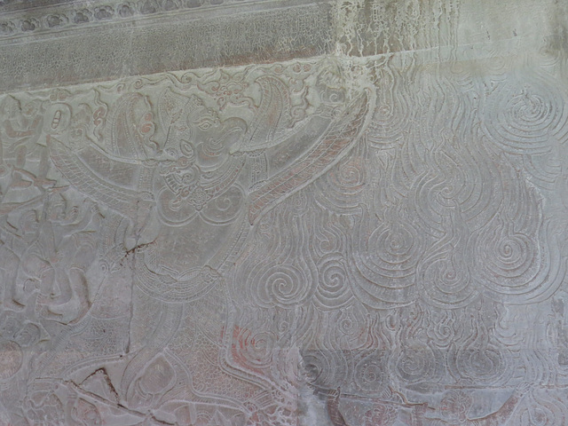 Angkor Vat, "la victoire de Krishna sur l'Asura Bana". Garuda éteint un incendie.