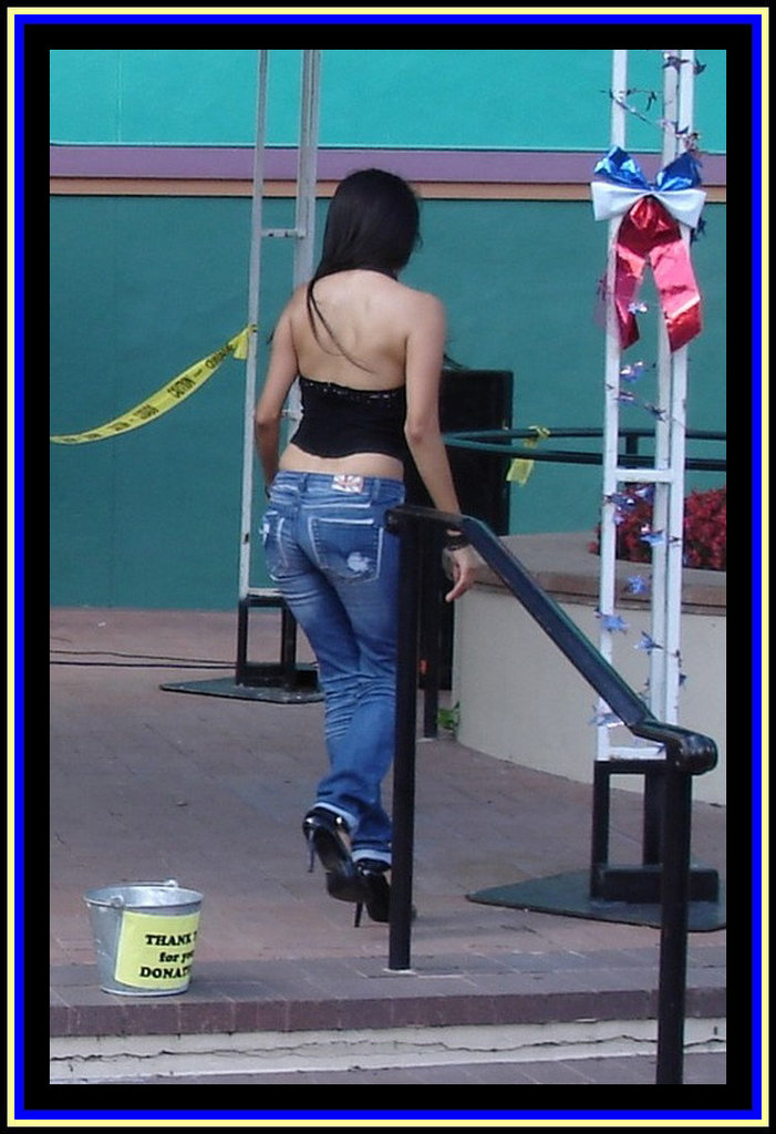 Bud Light Spanish girl in high heels - Recadrage