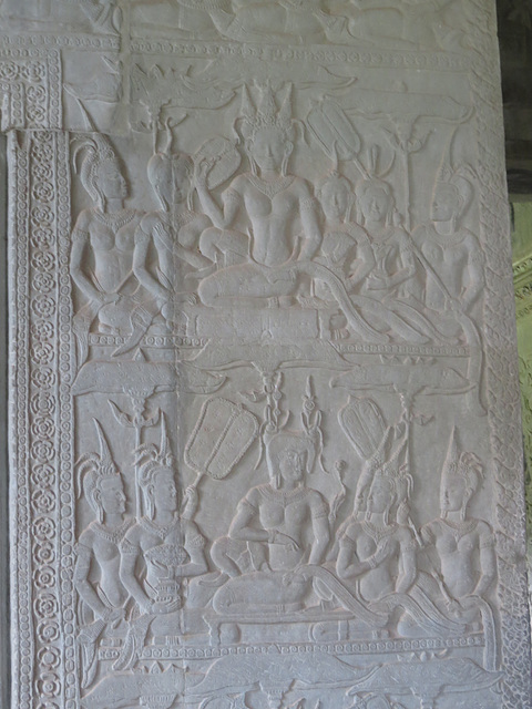 Angkor, pavillon d'angle nord-ouest. Scènes de sérail.