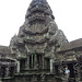 Angkor Vat : tour d'angle de la 1e enceinte.