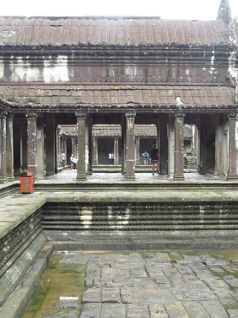 Angkor Vat : cour intérieure de la 1e enceinte, 2