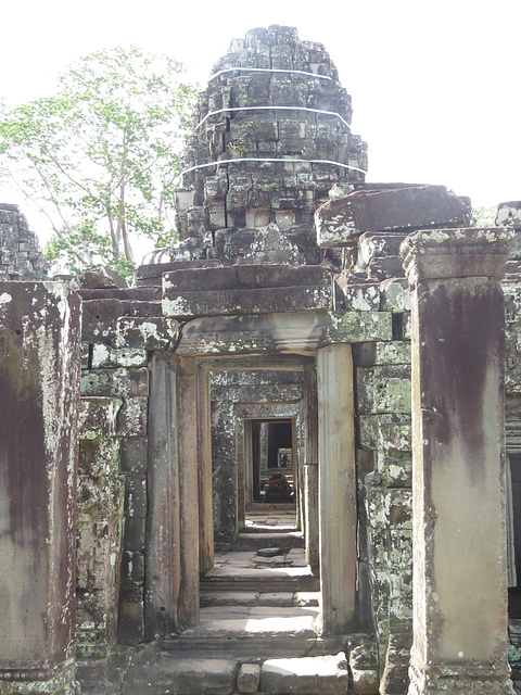 Banteay Kdei : galerie médiane de la 1e enceinte.