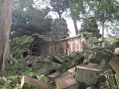 Ta Prohm : galerie effondrée de la 2e enceinte, côté sud.