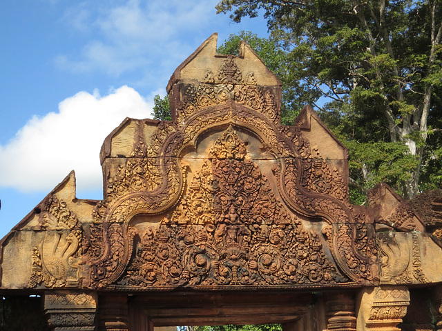 Banteay Srei : gopura est de la 4e enceinte.