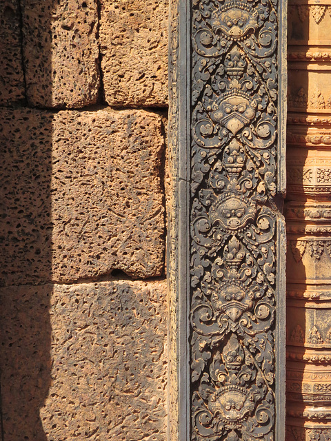 Banteay Srei : chambrale décoré.