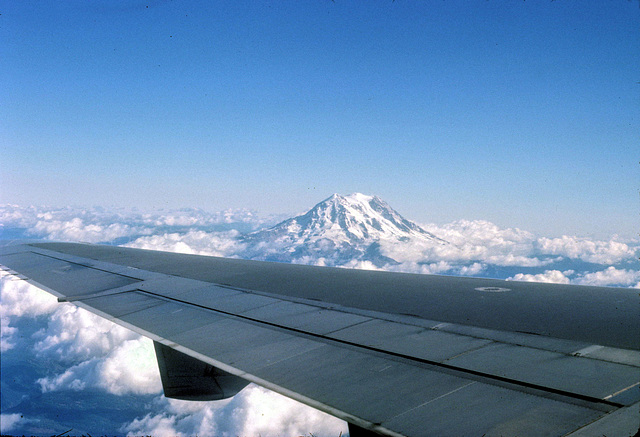 34-rainier_from_air_adj