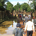Banteay Srei : allée centrale vers la 3e enceinte.
