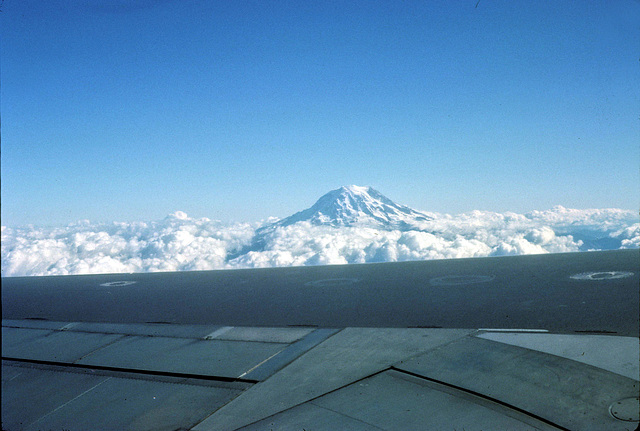 33-rainier_from_air_adj