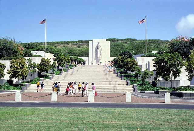 14-war_memorial_adj