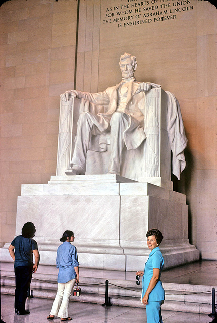 05-lincoln_statue_adj2