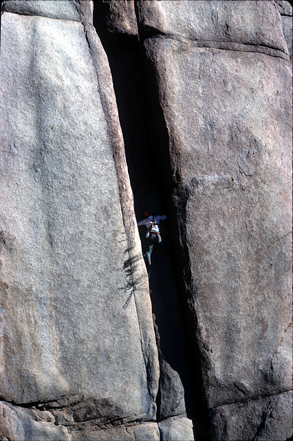 21-climbers_in_chimney_ig_adj