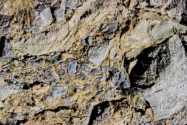 02-BK_breccia_outcrop_adj