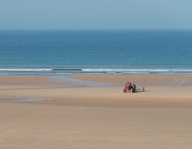 Tracteur bronzant sur la plage