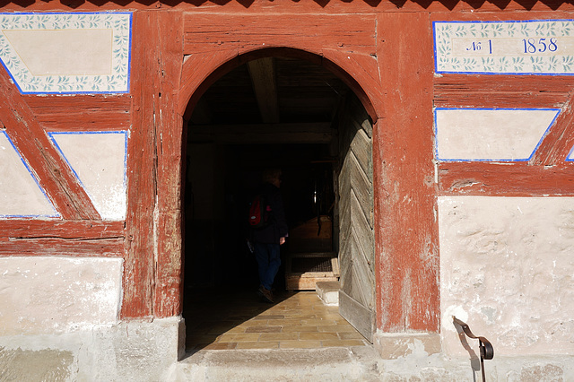 Eingang eines alten Bauernhauses -  Entrance to an Old Farmhouse