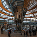 unter der Reichstagskuppel Berlin (© Buelipix)