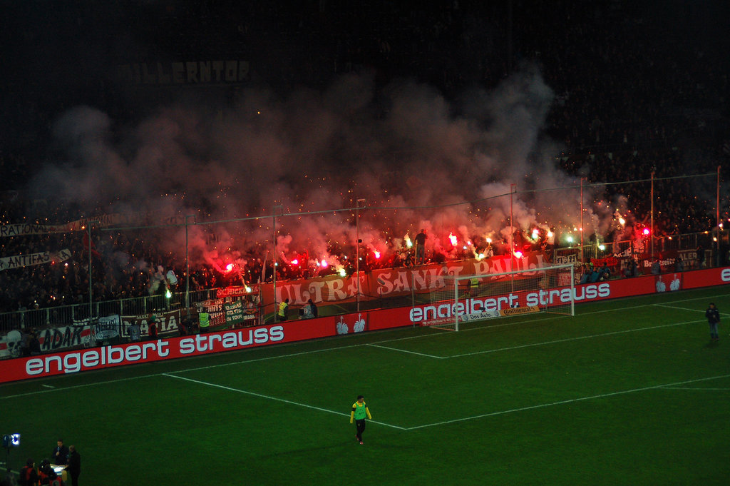 Pyro-Show in der Halbzeit!