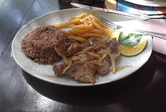 Bistec de cerdo a la cubana