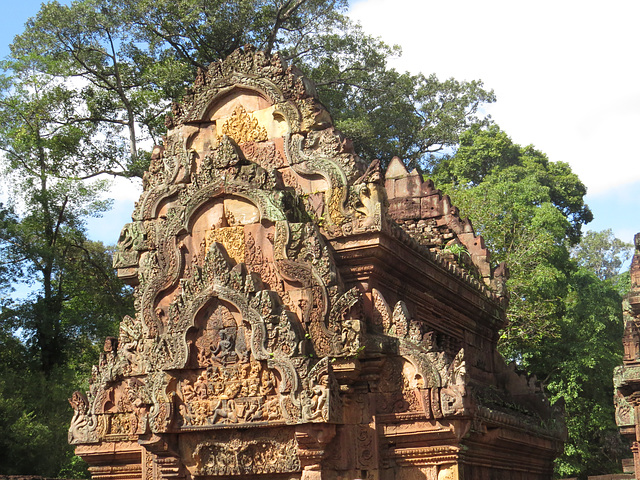 Banteay Srei : bibliothèque sud, face est.