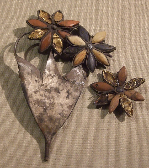Hair Comb with Inlaid Flowers in the Metropolitan Museum of Art, September 2010