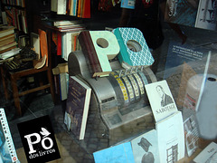 La métamorphose de la poussière (PÓ) des livres: Lettres