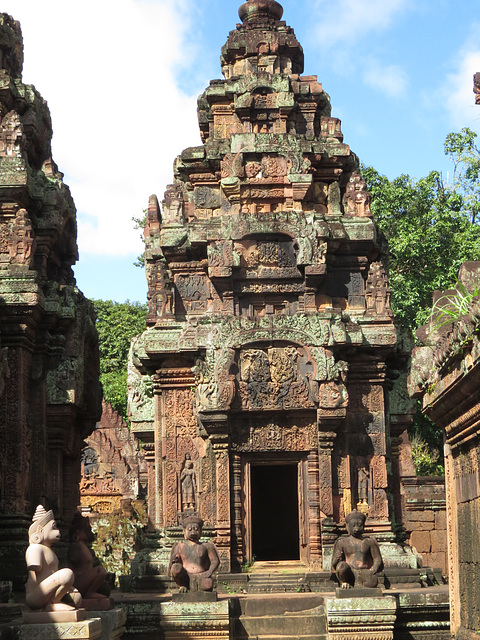 Banteay Srei : tour nord du sanctuaire central.