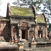 Banteay Srei, sanctuaire central : les gardiens du côté sud.